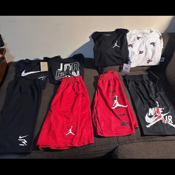Nike and Jordan 4 set for boys size large - Picture 1 of 12